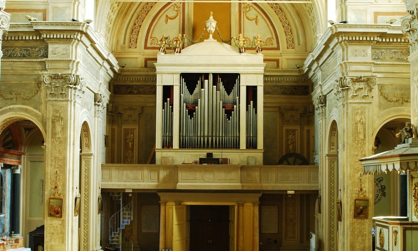 Interni della chiesa di Governolo